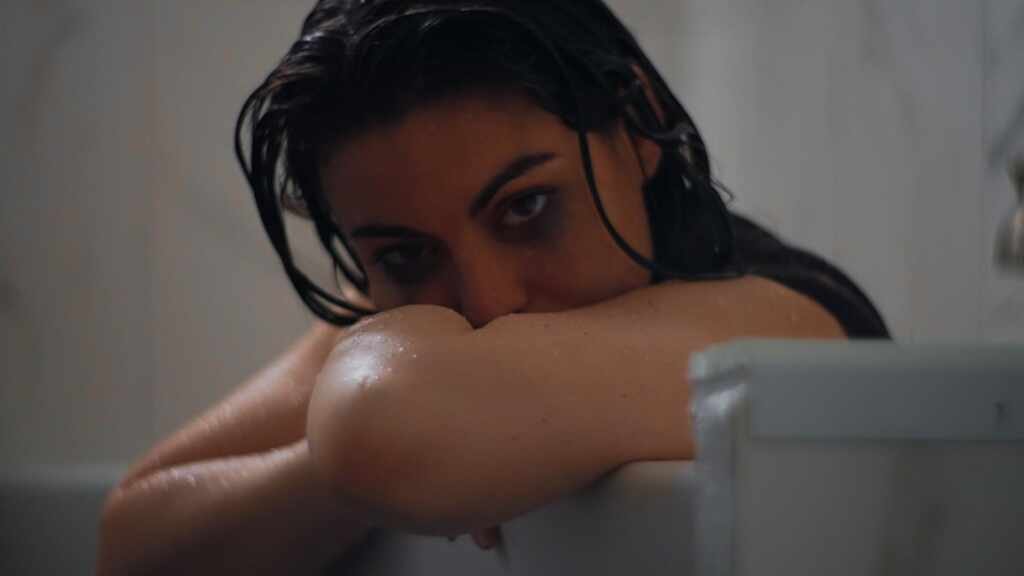 Sasha Prendes resgata amor devastador em nova versão de “Stay” ao lado de Chrona Sasha Prendes resgata amor devastador em nova versão de “Stay” ao lado de Chrona