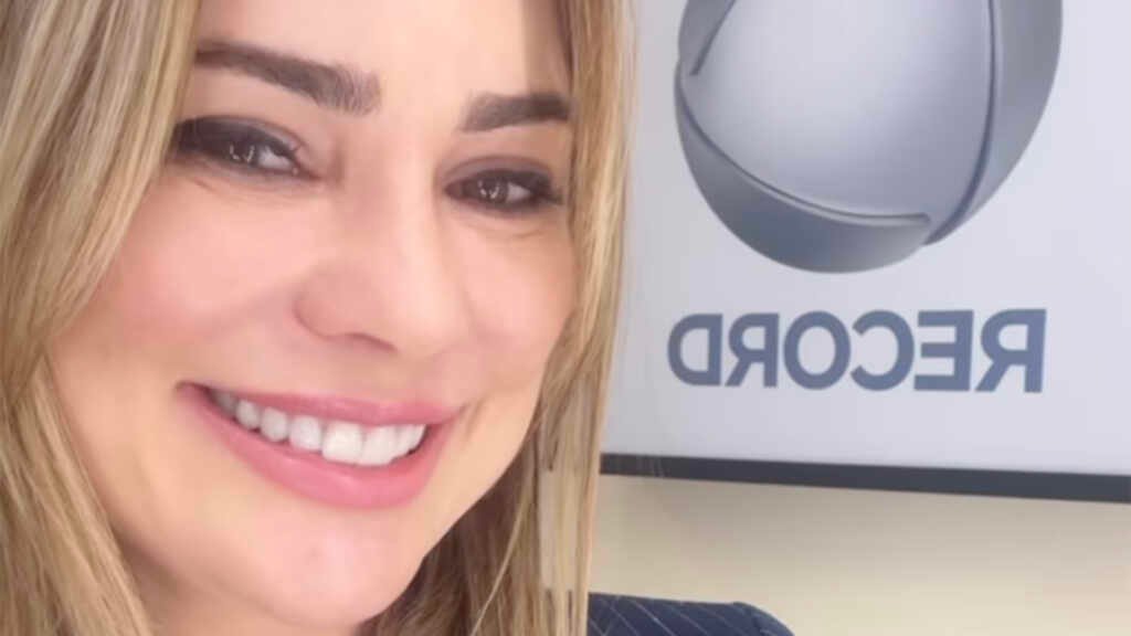 Rachel Sheherazade volta à Record no comando da nova temporada de “Acumuladores” Rachel Sheherazade volta à Record no comando da nova temporada de “Acumuladores”