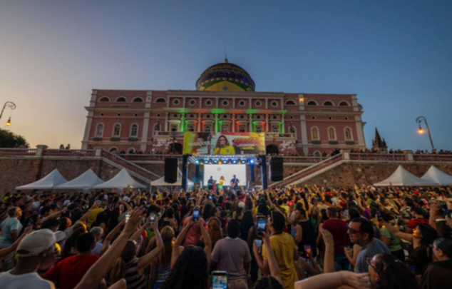 A voz do povo! Ju Marques atrai 10 mil pessoas em show especial em Manaus A voz do povo! Ju Marques atrai 10 mil pessoas em show especial em Manaus