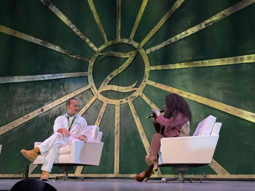 Gloria Groove estreia como Madame Morrible em Wicked com coletiva no Teatro Renault Gloria Groove estreia como Madame Morrible em Wicked com coletiva no Teatro Renault