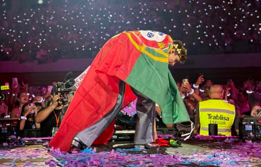 Luan Santana grava duas músicas inéditas na Meo Arena, em último dia da turnê em Lisboa Luan Santana grava duas músicas inéditas na Meo Arena, em último dia da turnê em Lisboa