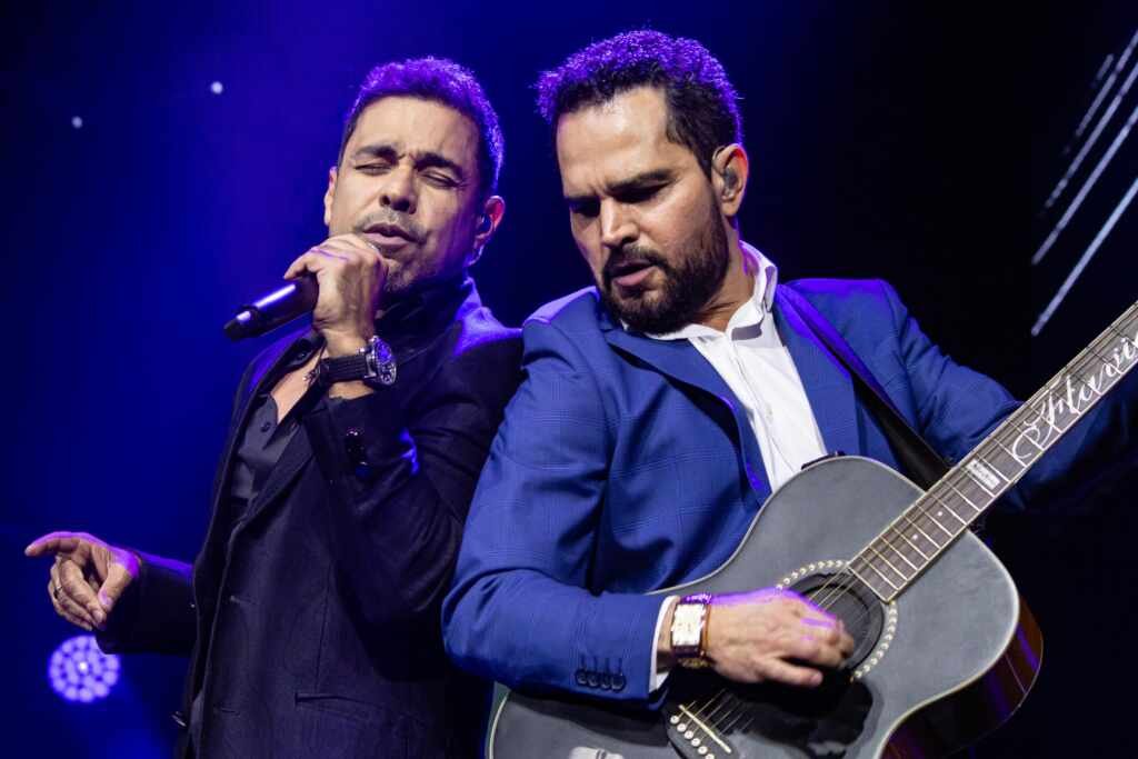 Zezé Di Camargo e Luciano emocionam Barretos com participação em DVD de Ana Castela Zezé Di Camargo e Luciano emocionam Barretos com participação em DVD de Ana Castela