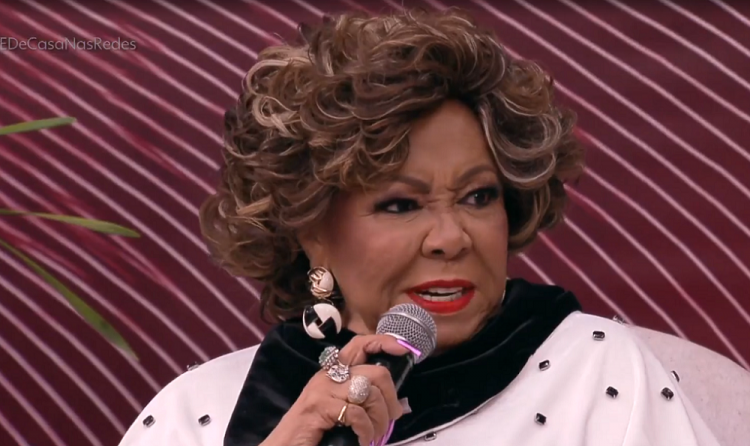 Alcione manda recado a Donald Trump ao vivo na Globo: “Vou fazer uma macumbinha” Alcione manda recado a Donald Trump ao vivo na Globo: “Vou fazer uma macumbinha”