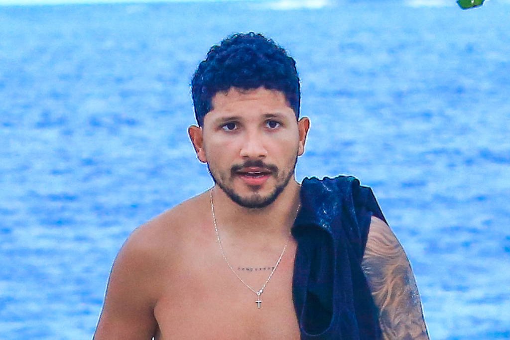 Yuri Lima se envolve em nova polêmica após compartilhar foto de morena de biquíni Yuri Lima se envolve em nova polêmica após compartilhar foto de morena de biquíni