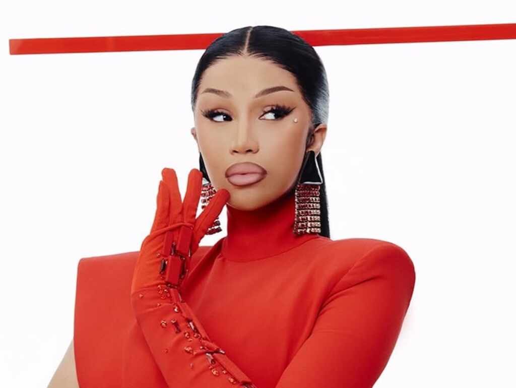 Cardi B reflete sobre pressão estética, aceitação do corpo e perda de felicidade com a fama Cardi B reflete sobre pressão estética, aceitação do corpo e perda de felicidade com a fama