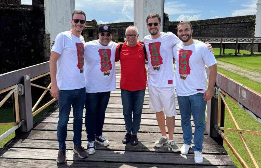 Mangueira pode ter um dos maiores poetas do país como compositor no próximo Carnaval Mangueira pode ter um dos maiores poetas do país como compositor no próximo Carnaval
