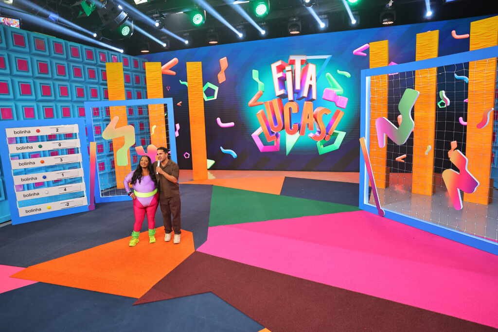 Lucas Guimarães celebra nova fase com amigos nos bastidores do ‘Eita Lucas’ no SBT Lucas Guimarães celebra nova fase com amigos nos bastidores do ‘Eita Lucas’ no SBT