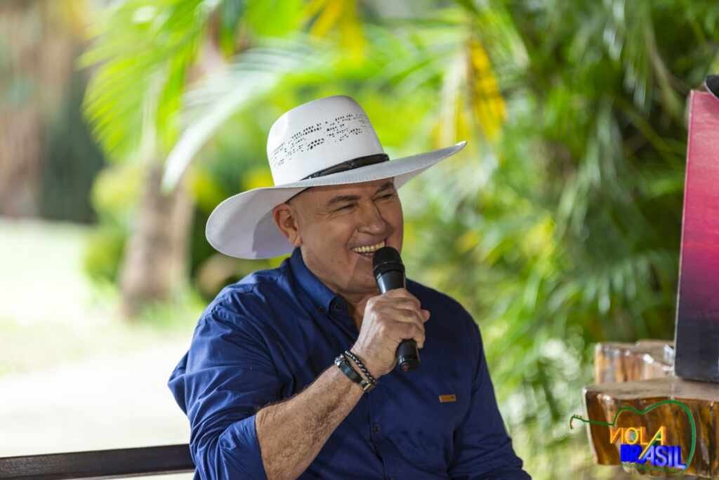 Carlos Barbosa estreia no comando do programa “Viola Brasil” na Rede Família Carlos Barbosa estreia no comando do programa “Viola Brasil” na Rede Família
