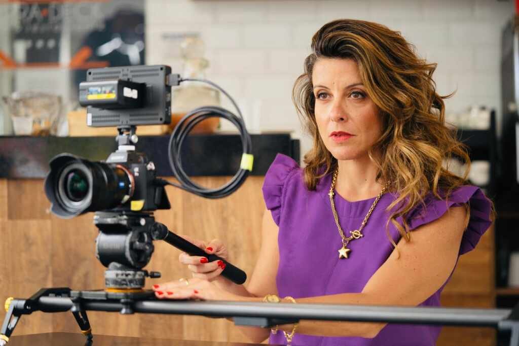 Roberta Amaral se destaca no digital e no cinema com projetos premiados Roberta Amaral se destaca no digital e no cinema com projetos premiados