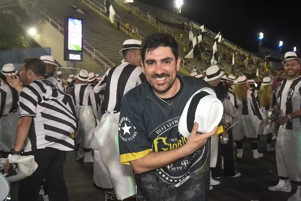 Marcelo Adnet assinará samba da Botafogo Samba Clube no carnaval de 2026 Marcelo Adnet assinará samba da Botafogo Samba Clube no carnaval de 2026