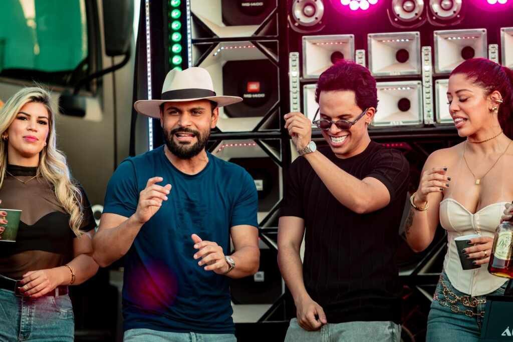 Thullio Milionário e Áureo Deni se unem em gravação de clipe no Rio Grande do Norte Thullio Milionário e Áureo Deni se unem em gravação de clipe no Rio Grande do Norte