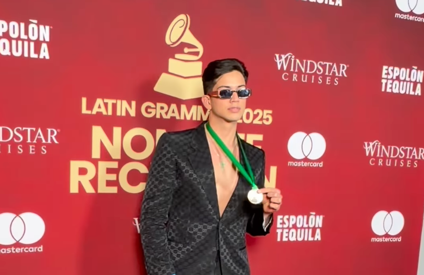 Léo Foguete desembarca em Las Vegas para Grammy Latino e recebe medalha por indicação Léo Foguete desembarca em Las Vegas para Grammy Latino e recebe medalha por indicação