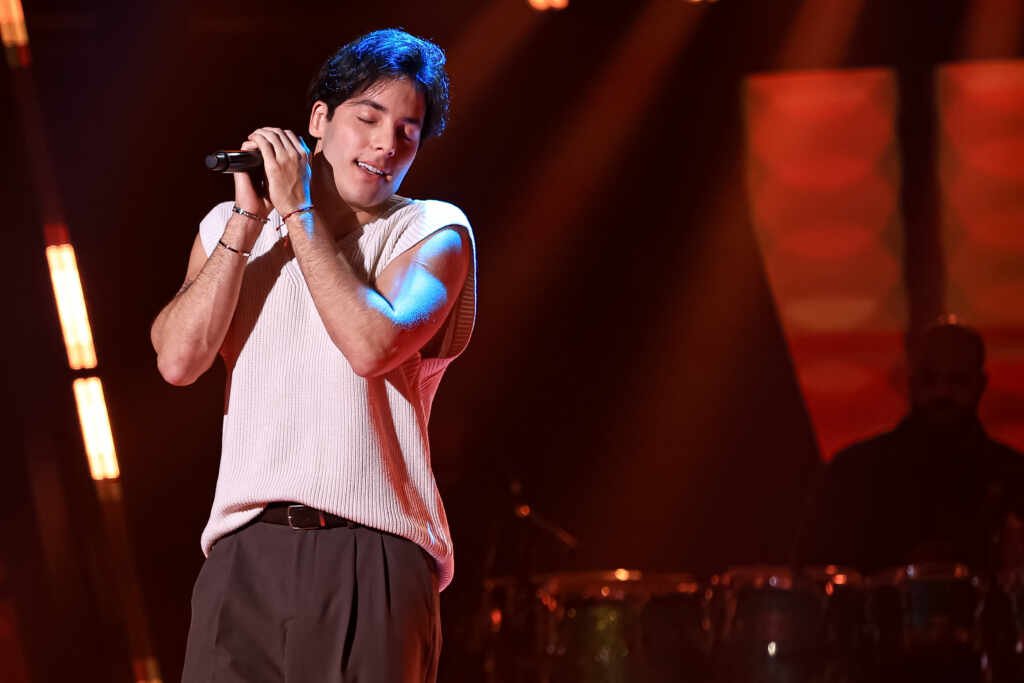 Após brilhar no The Voice Brasil, Enzo Ferro vive novo momento na carreira Após brilhar no The Voice Brasil, Enzo Ferro vive novo momento na carreira