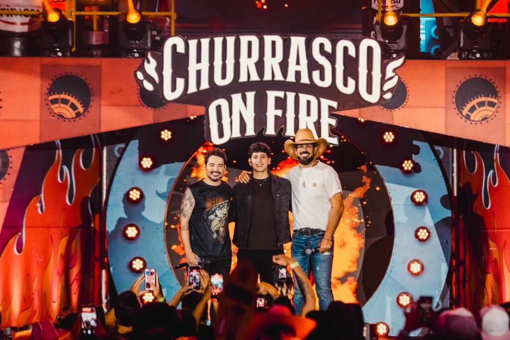 Fernando & Sorocaba lançam nova versão do sucesso “Férias em Salvador” com Léo Foguete Fernando & Sorocaba lançam nova versão do sucesso “Férias em Salvador” com Léo Foguete