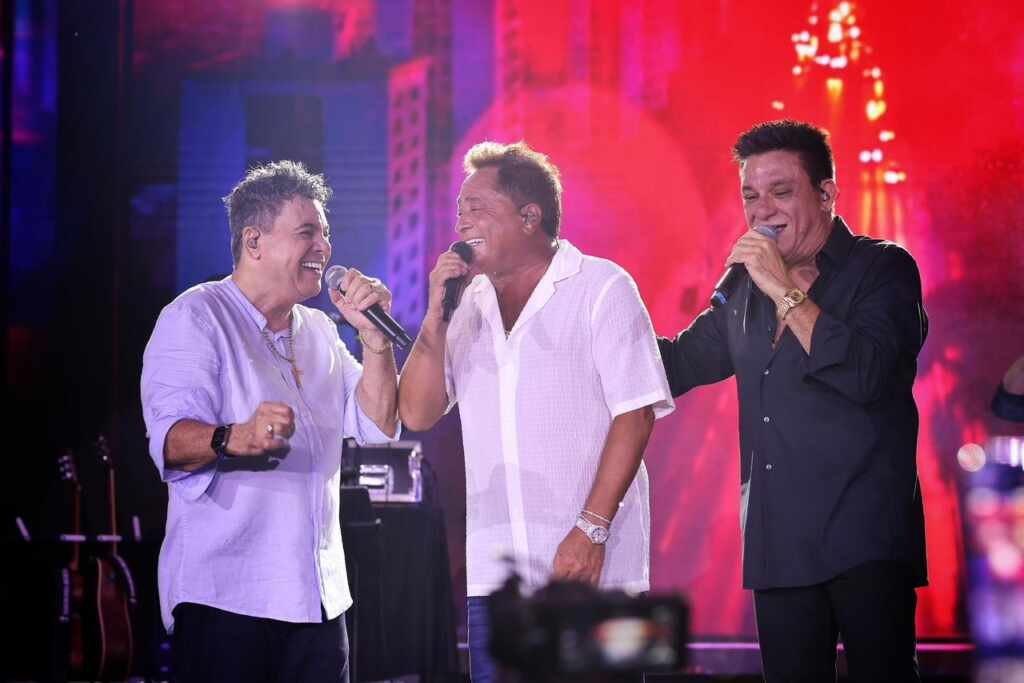 Durante navio do Leonardo, Cézar & Paulinho gravam DVD em Alto Mar