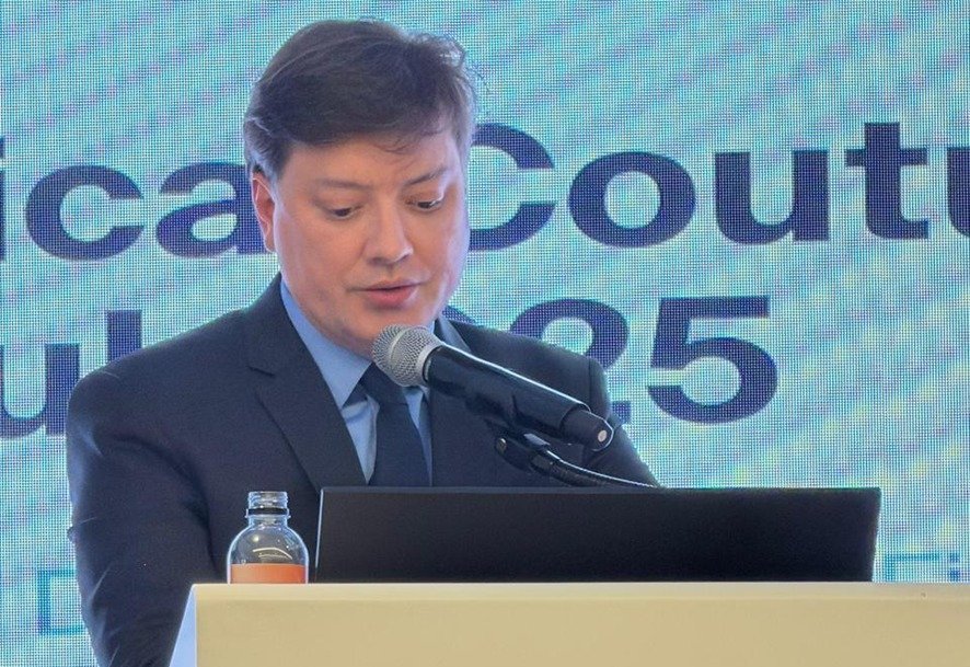 Alessandro Alarcão e Geórgia Alarcão representaram o Brasil no KoreaDerma 2025, em Seoul Alessandro Alarcão e Geórgia Alarcão representaram o Brasil no KoreaDerma 2025, em Seoul