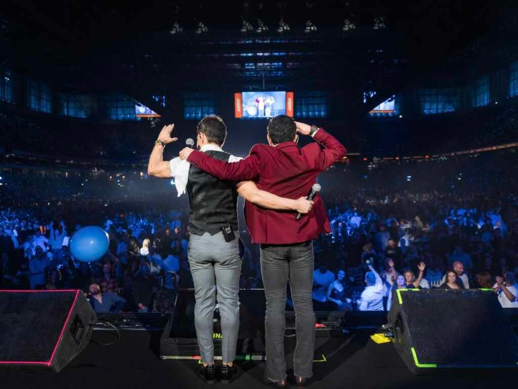 Zezé Di Camargo e Luciano encantam Curitiba com o show “Histórias” Zezé Di Camargo e Luciano encantam Curitiba com o show “Histórias”