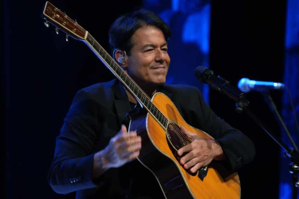 Ingressos esgotados no Teatro Imperator para o show de Alex Cohen Desanexadas