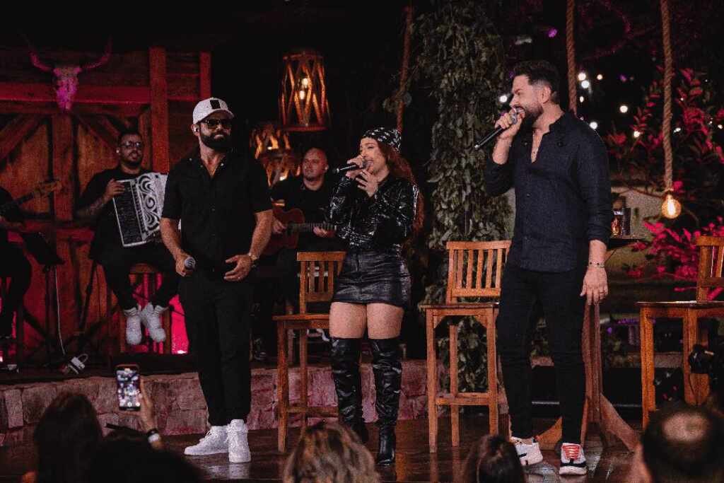 Diego & Arnaldo apresentam nova etapa com a inédita "Cadeira Amarela" ao lado de Mari Fernandez