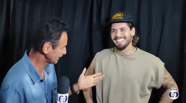 Zé Felipe conversou em clima descontraído com Mudinho após show no Mato Grosso Zé Felipe conversou em clima descontraído com Mudinho após show no Mato Grosso