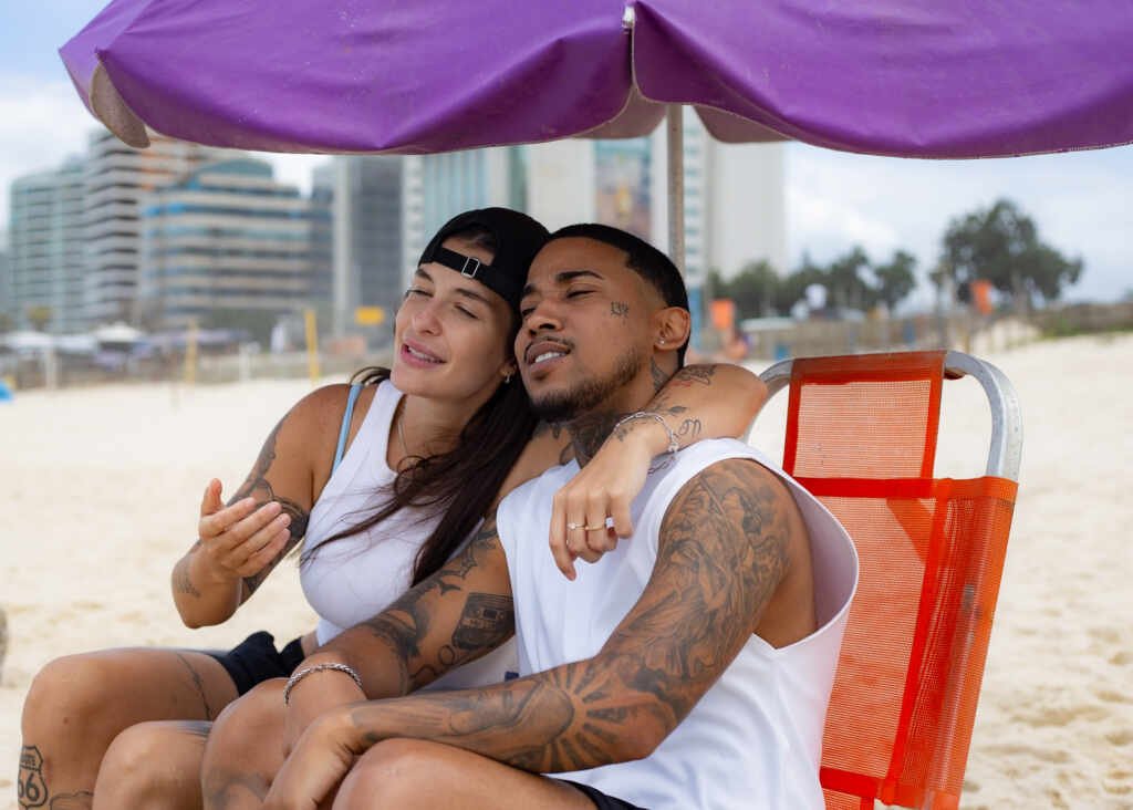 DJ Bárbara Labres lança primeiro EP e aposta em parceria de peso com MC Roger DJ Bárbara Labres lança primeiro EP e aposta em parceria de peso com MC Roger