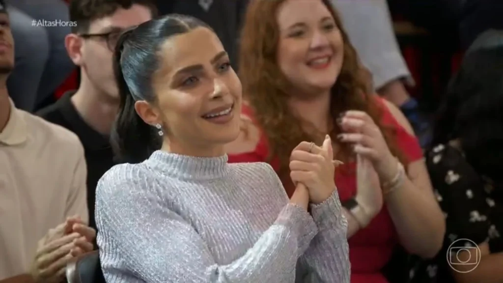 Léo Foguete deixa Jade Picon sem reação ao cantar música dedicada no Altas Horas Léo Foguete deixa Jade Picon sem reação ao cantar música dedicada no Altas Horas