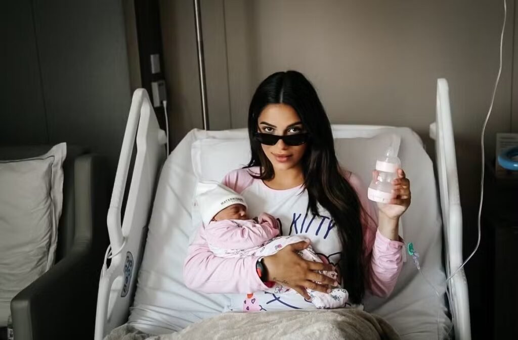 Key Alves posa com a filha e brinca: “Modo mamãe ativado” após nascimento da bebê Key Alves posa com a filha e brinca: “Modo mamãe ativado” após nascimento da bebê