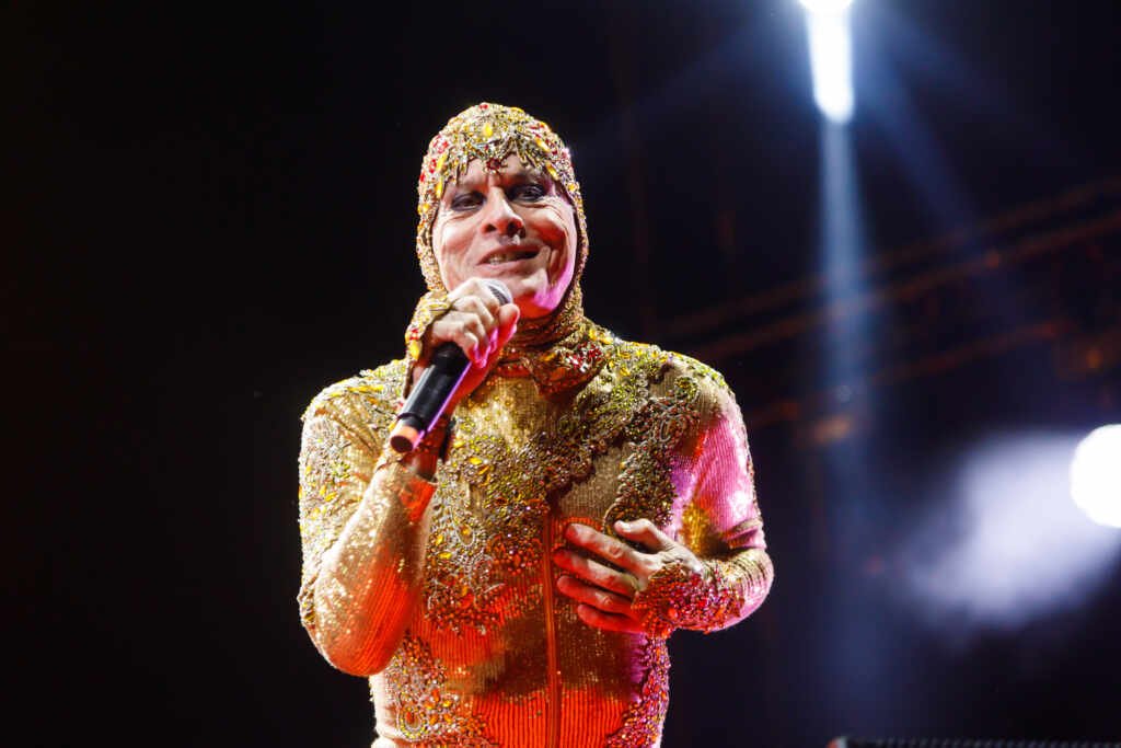 Ney Matogrosso faz último show da turnê “Ginga pra dar e vender” em São Paulo Desanexadas