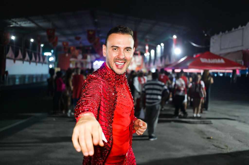 Muso da escola, Renny Delmodes exalta importância de Leci Brandão, enredo da Unidos de Bangu Muso da escola, Renny Delmodes exalta importância de Leci Brandão, enredo da Unidos de Bangu