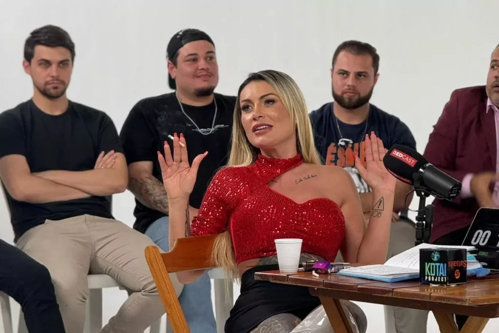 Andressa Urach provoca debate ao divulgar novos trechos de confronto com 31 cristãos Andressa Urach provoca debate ao divulgar novos trechos de confronto com 31 cristãos