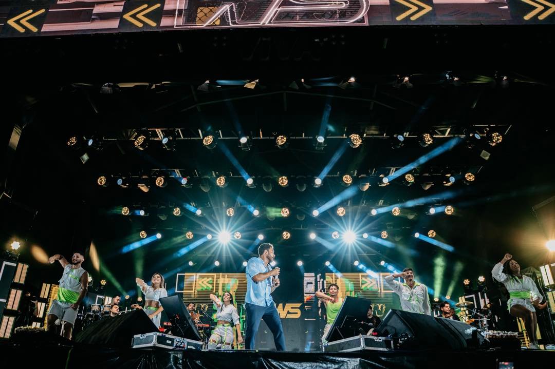 Wesley Safadão levanta multidão no Verão Show São Sebastião
