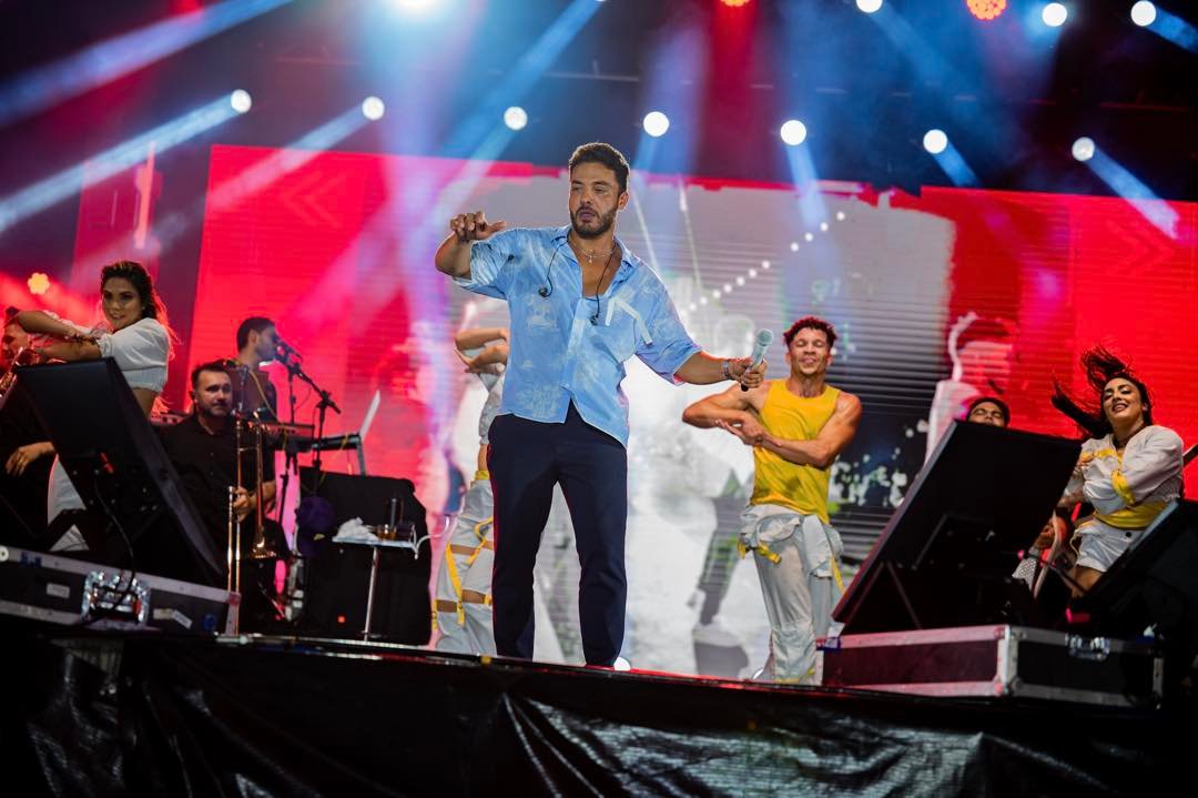 Wesley Safadão levanta multidão no Verão Show São Sebastião