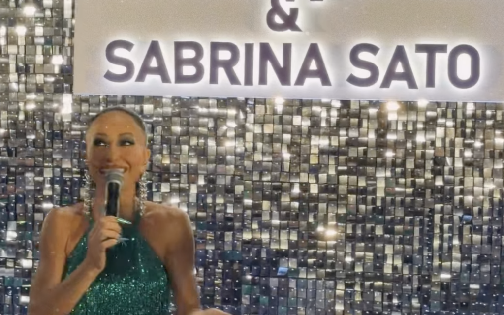 Sabrina Sato participa de ação de samba e bem-estar no barracão da Vila Isabel Sabrina Sato participa de ação de samba e bem-estar no barracão da Vila Isabel