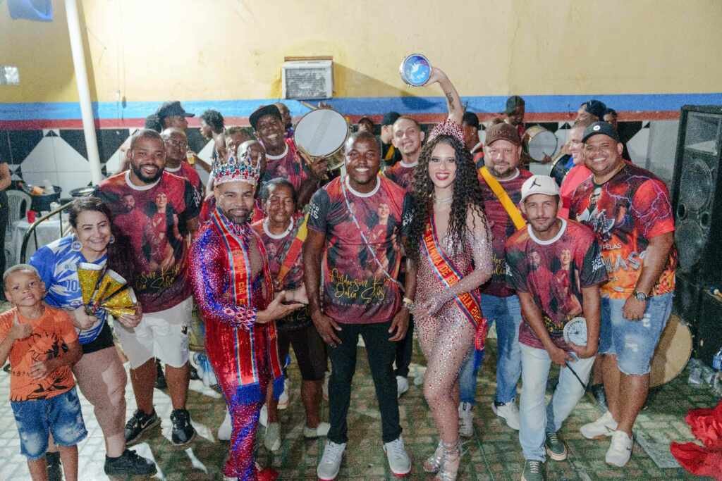 Julia Solis é coroada nova rainha de bateria da Alegria do Vilar Julia Solis é coroada nova rainha de bateria da Alegria do Vilar