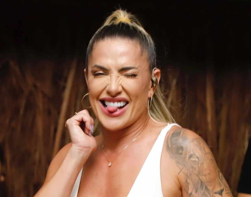 Yara Vellasco brilha no Carnaval e marca presença em camarotes badalados Yara Vellasco brilha no Carnaval e marca presença em camarotes badalados