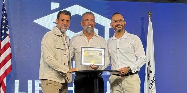 Robson V. Leite recebe título de Doutor Honoris Causa por impacto na formação de agências digitais Robson V. Leite recebe título de Doutor Honoris Causa por impacto na formação de agências digitais