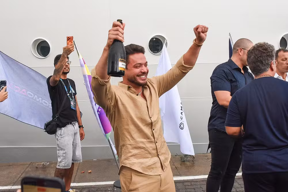 Wesley Safadão embarca no WS On Board ao lado da família e dá início ao cruzeiro musical