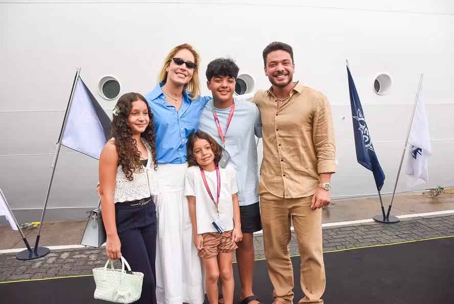 Wesley Safadão embarca no WS On Board ao lado da família e dá início ao cruzeiro musical