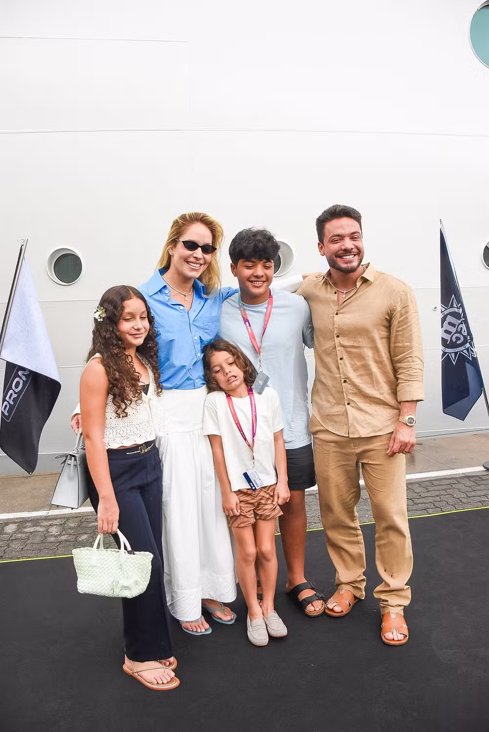 Wesley Safadão embarca no WS On Board ao lado da família e dá início ao cruzeiro musical