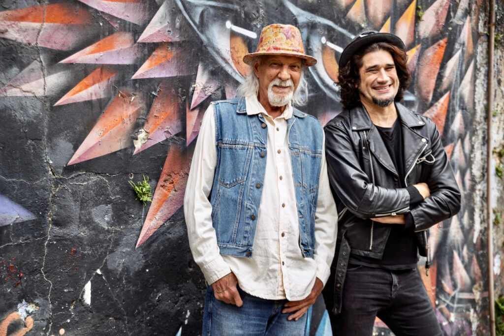 Encontro de gerações: ‘Maluco, Rei e Poeta’, o novo single de Zé Geraldo e Landau Encontro de gerações: ‘Maluco, Rei e Poeta’, o novo single de Zé Geraldo e Landau