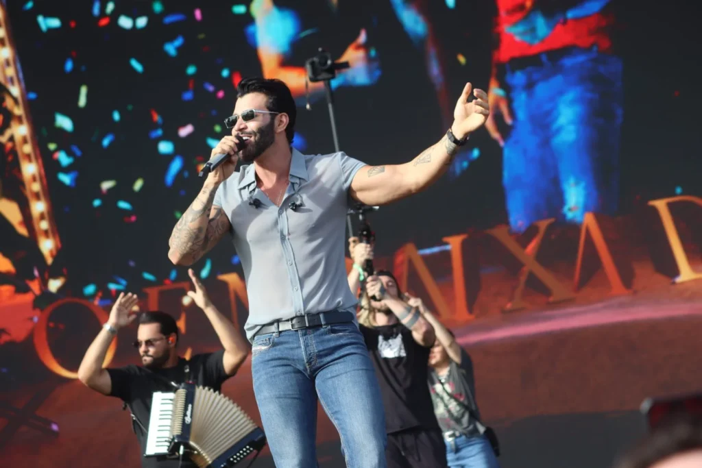 Gusttavo Lima reúne 265 mil pessoas em show histórico no Verão Maior Paraná Gusttavo Lima reúne 265 mil pessoas em show histórico no Verão Maior Paraná