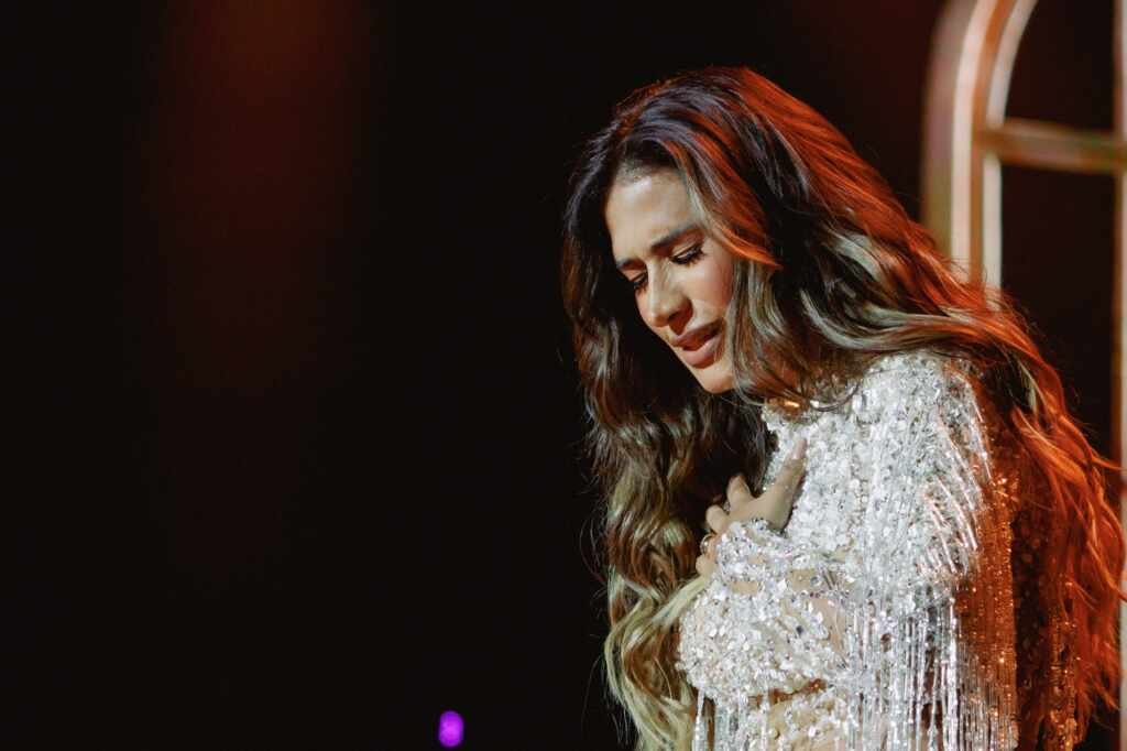 Simone Mendes estreia show “Intimidade” em São Paulo com noite de emoção Desanexadas