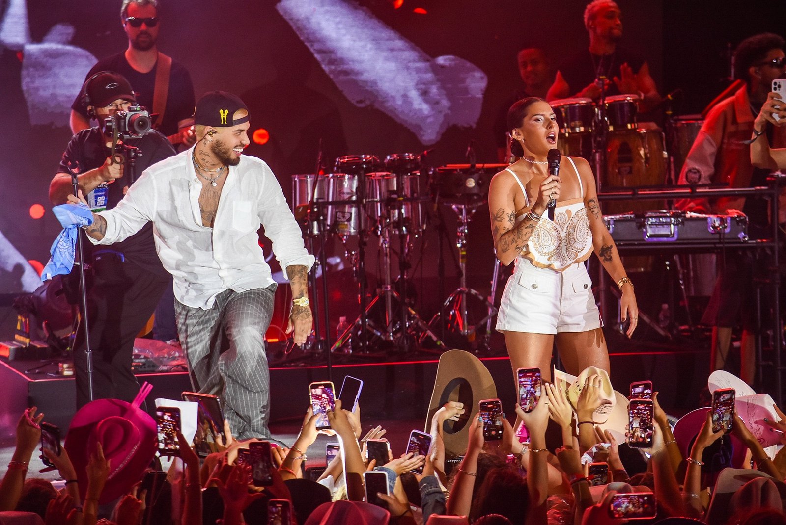 Ana Castela surpreende ao cantar com Zé Felipe no Navio da Boiadeira após término 25 Desanexadas