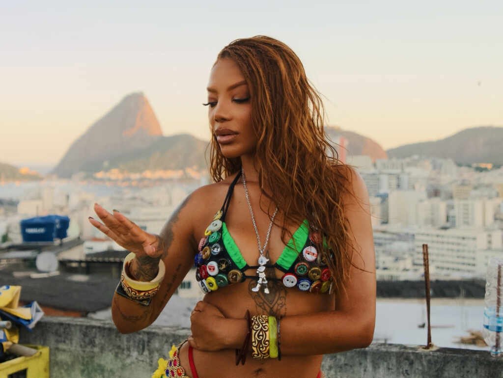 Ludmilla rebate ataque preconceituoso e transforma crítica em divulgação de novo single Ludmilla rebate ataque preconceituoso e transforma crítica em divulgação de novo single