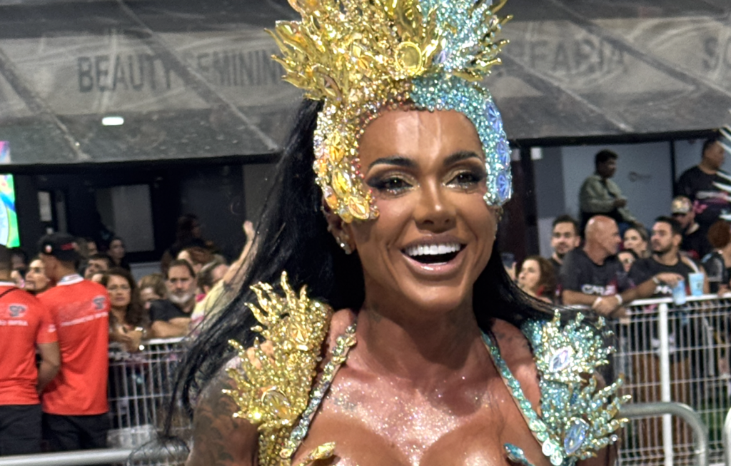 Kamila Simioni exibe corpo escultural celebra quinto lugar da Barroca Zona Sul