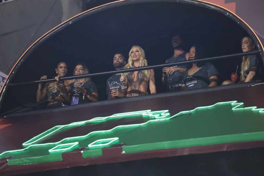 Virgínia Fonseca aproveita o Desfile das Campeãs na Sapucaí Virgínia Fonseca aproveita o Desfile das Campeãs na Sapucaí