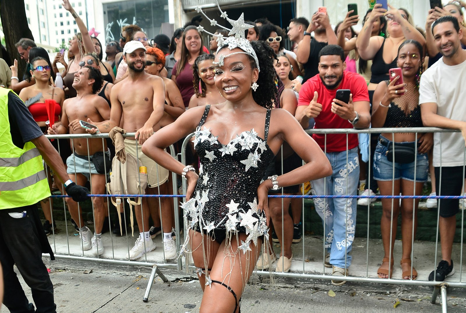 Telminha e Alessandra Negrini marcam presença no Baixo Augusta em SP 21 Telminha e Alessandra Negrini marcam presença no Baixo Augusta em SP