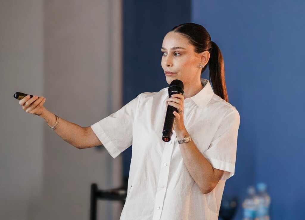 Tamara Lorenzoni ministra palestra para Mohawk sobre luxo, experiência e posicionamento Tamara Lorenzoni ministra palestra para Mohawk sobre luxo, experiência e posicionamento