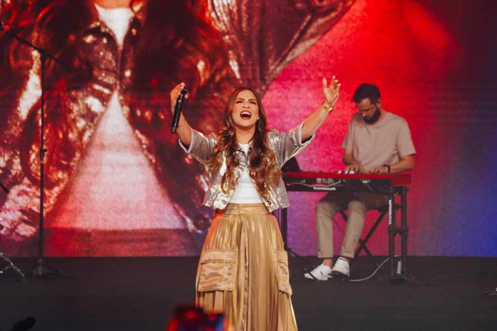 Após três anos, Valesca Mayssa retorna aos DVDs, lota gravação em SP e agita o mercado gospel