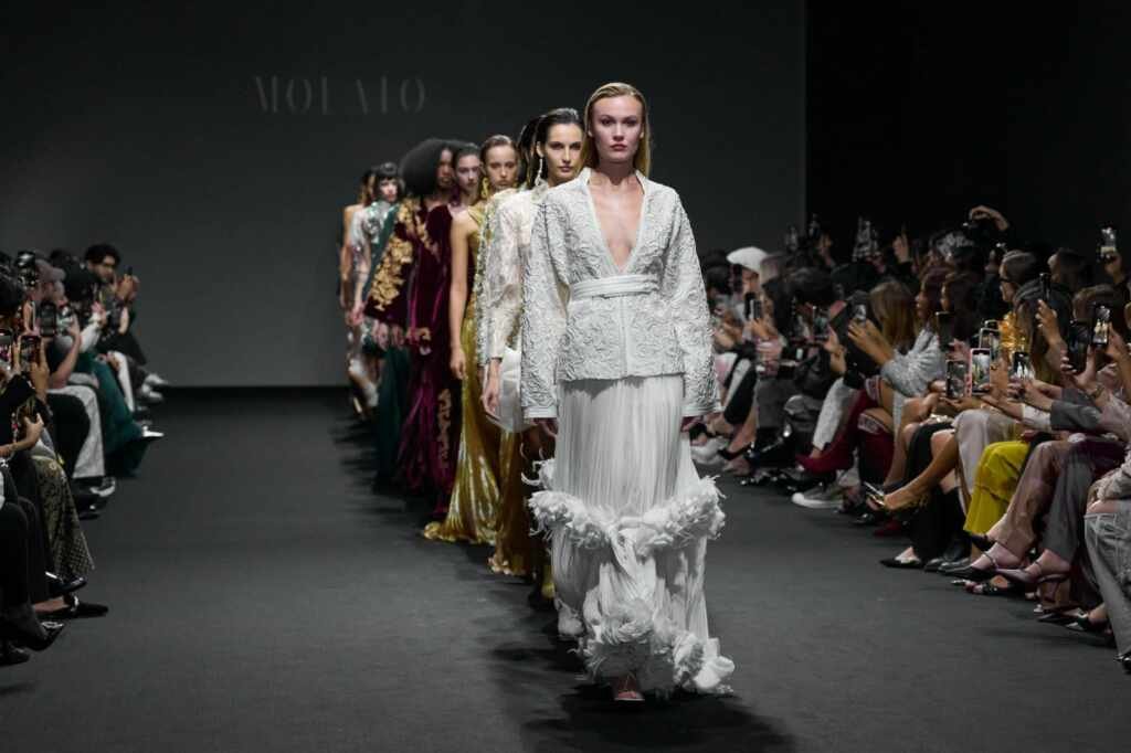 Dubai Fashion Week entra na reta final e amplia presença no circuito internacional Dubai Fashion Week entra na reta final e amplia presença no circuito internacional